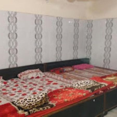 Maatu Shri Comfort Stay-Guest House 马图拉 外观 照片